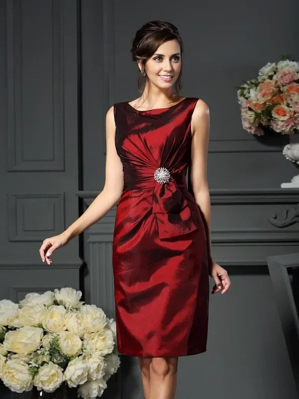Scoop Sleeveless Sheath Taffeta Knee-Length With Pleats Mother of the Bride Dresses