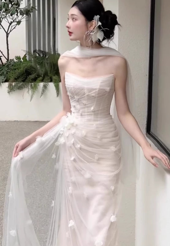 Sheath White Sheath Strapless Floral Pleated Tulle Sleeveless Off-the-shoulder Wedding Dress Prom Dress Cocktail Dress Homecoming Dress Evening Dress Party Dress