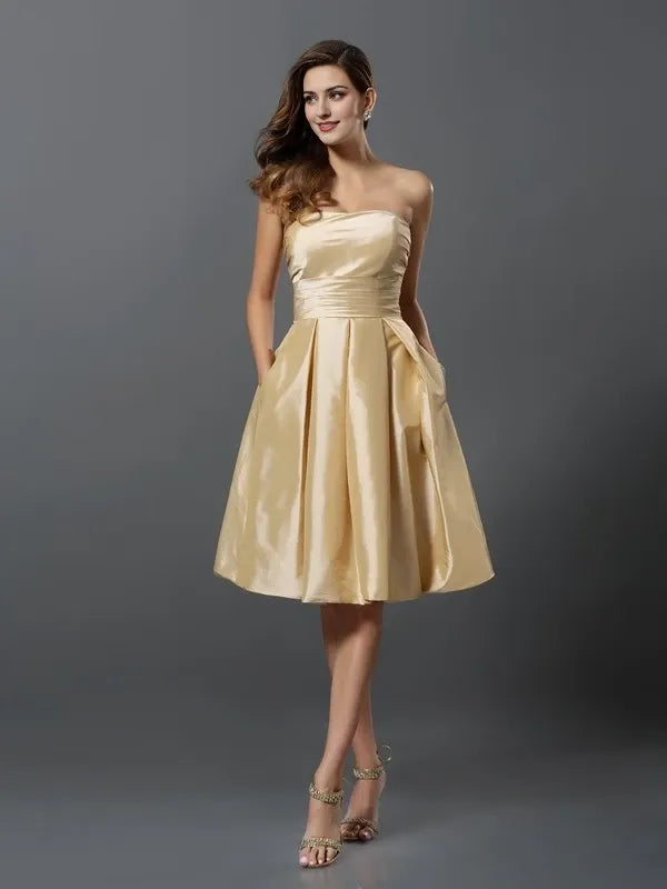Sleeveless Taffeta Strapless Knee-Length With Ruffles Bridesmaid Dresses