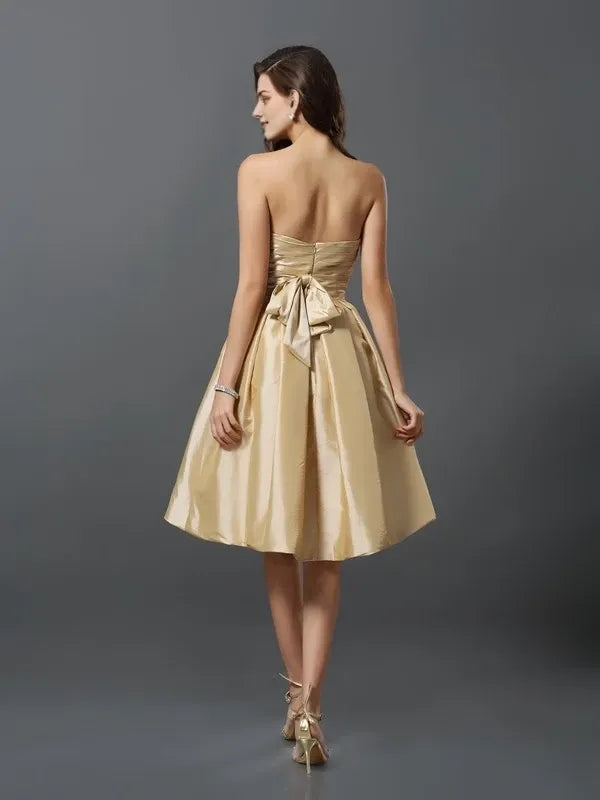 Sleeveless Taffeta Strapless Knee-Length With Ruffles Bridesmaid Dresses