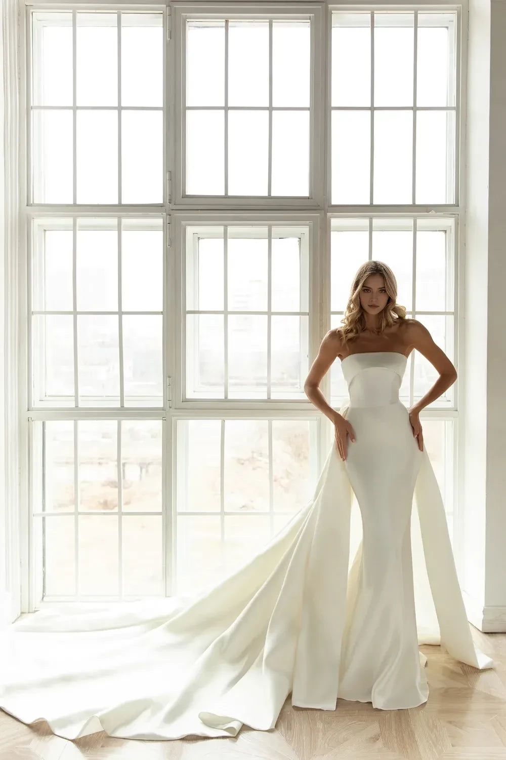 Stunning Mermaid Strapless Sleeveless Bow Back Long Length Wedding Dress with Detachable Train