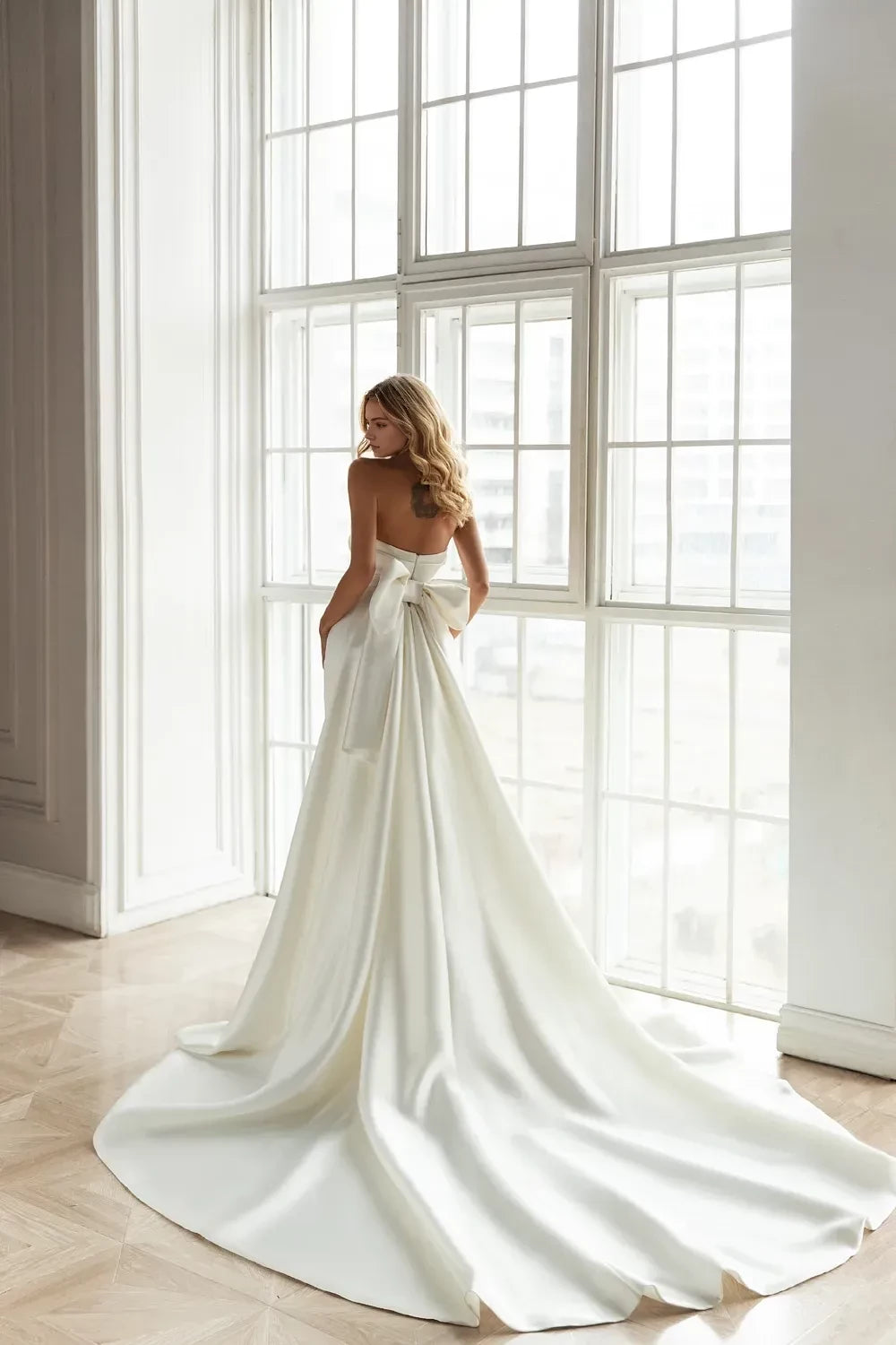 Stunning Mermaid Strapless Sleeveless Bow Back Long Length Wedding Dress with Detachable Train