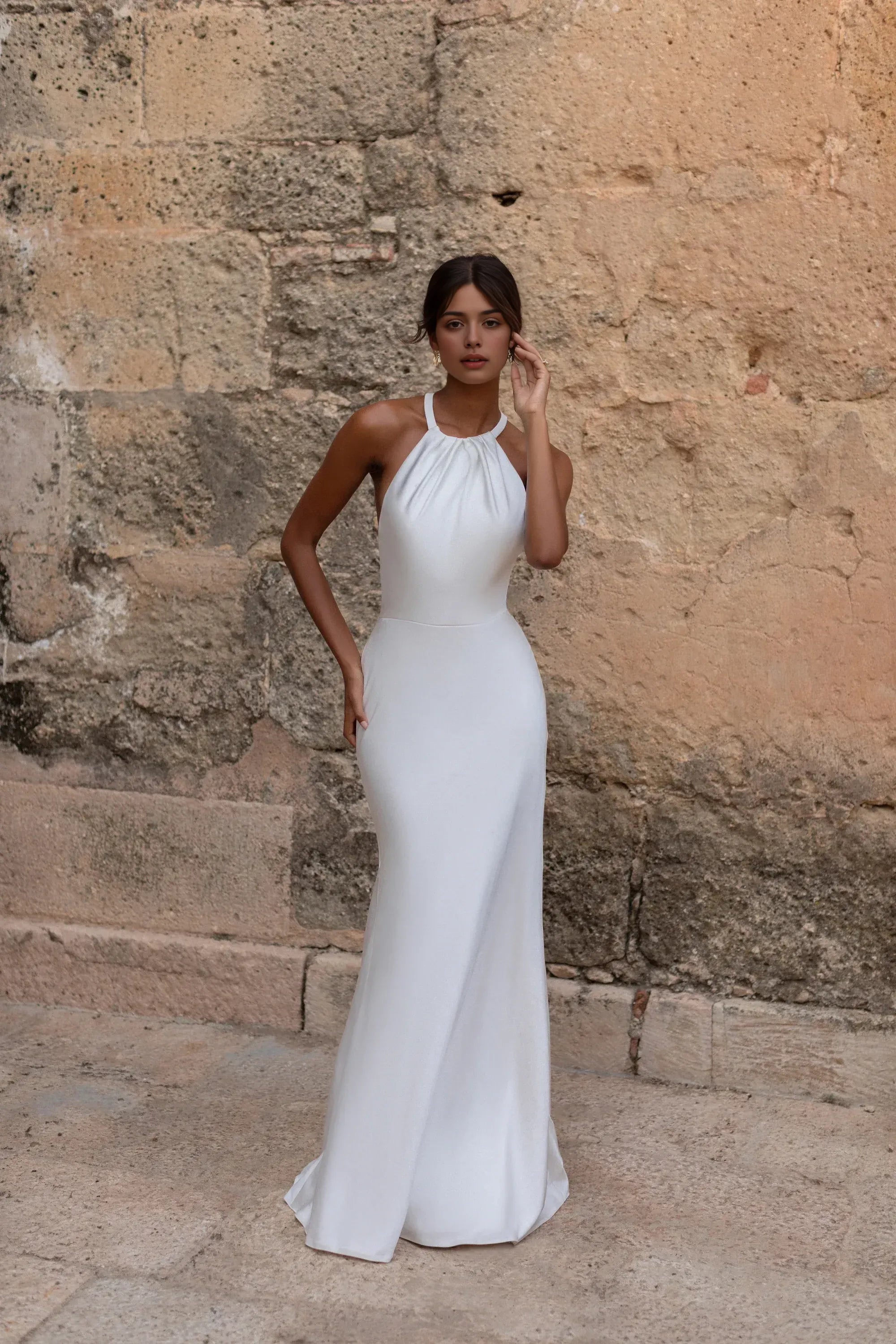 Sultry Trumpet Halter Neck Sleeveless Strappy Back Floor Length Wedding Dress