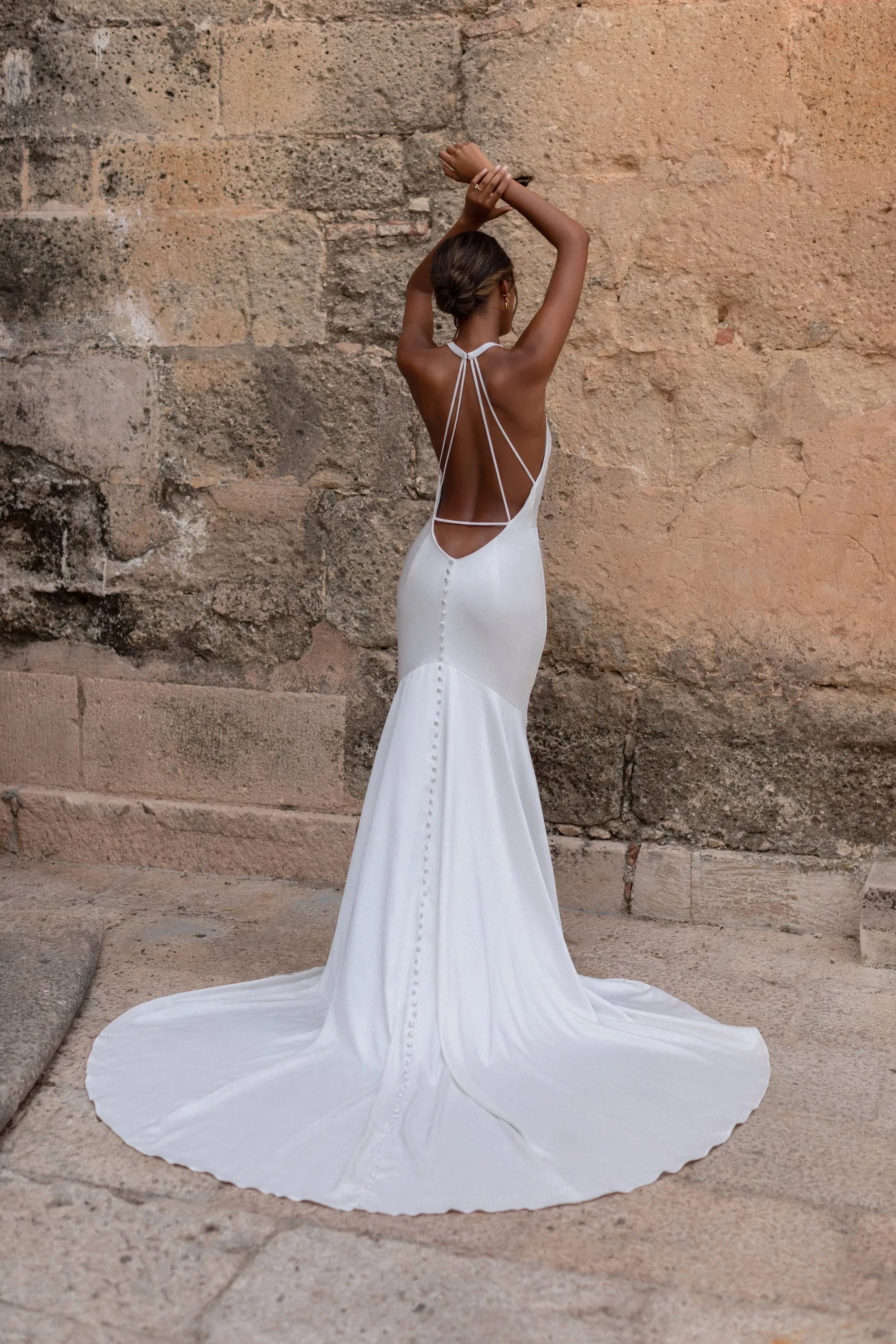 Sultry Trumpet Halter Neck Sleeveless Strappy Back Floor Length Wedding Dress