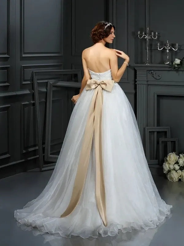 Sweetheart Sleeveless Organza Court Train With Applique Prom Dress