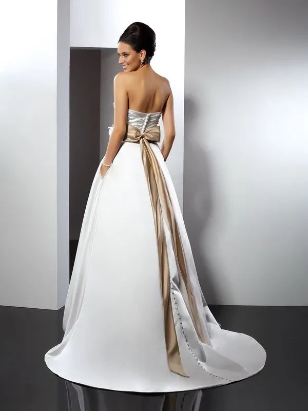 Sweetheart Sleeveless Satin Court Train With Hand-Made Flower Wedding Dresses