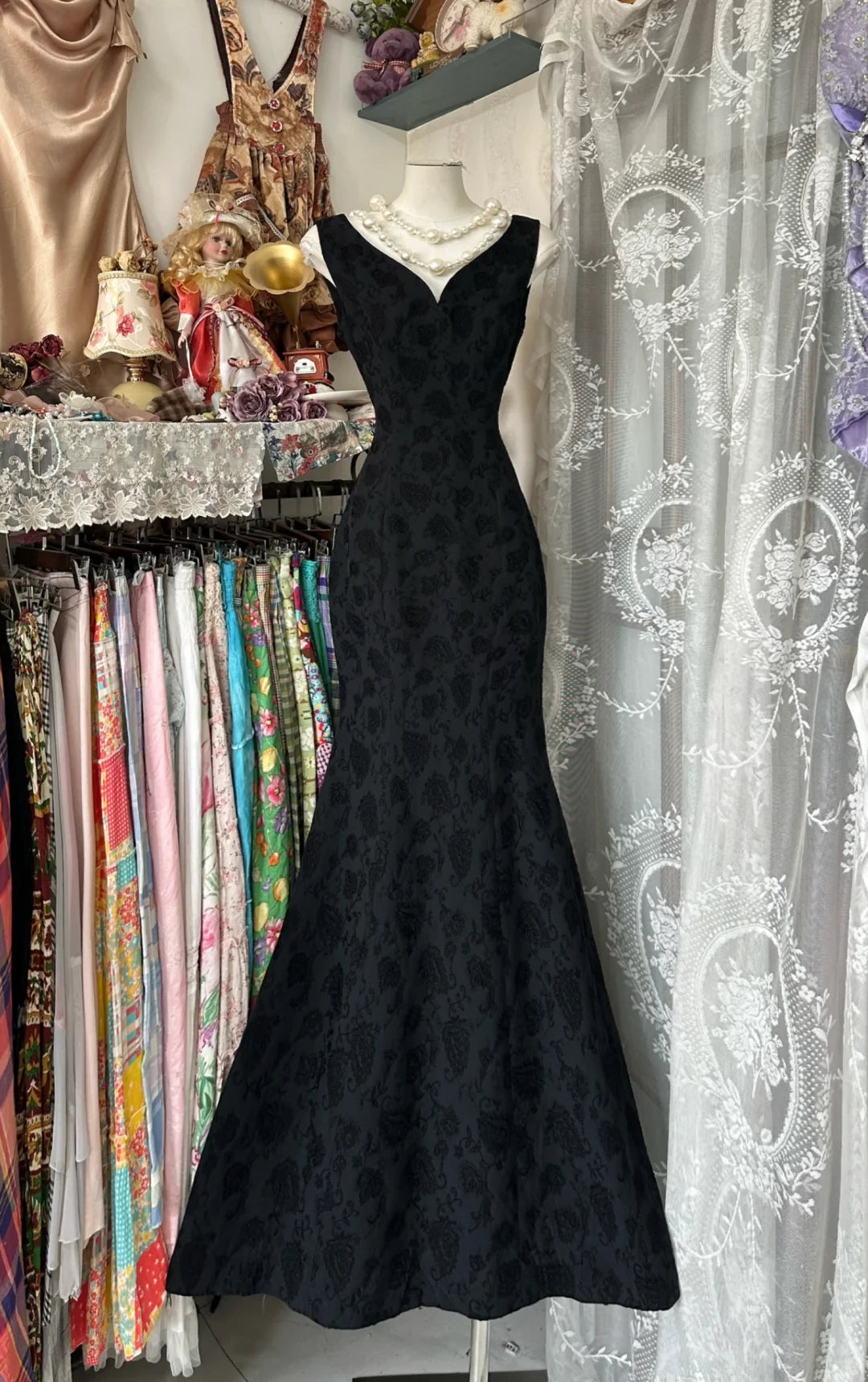 Vintage Black V-neck Exquisite Embroidery Design Elegant Mermaid Long  Prom Dress Party Dress Cocktail Dress Homecoming Dress Evening Dress