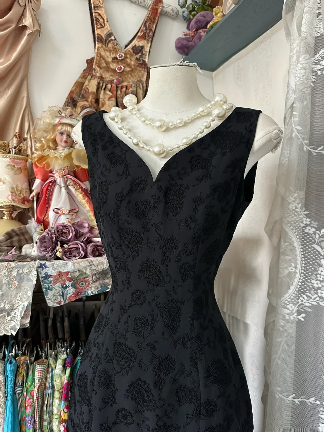 Vintage Black V-neck Exquisite Embroidery Design Elegant Mermaid Long  Prom Dress Party Dress Cocktail Dress Homecoming Dress Evening Dress