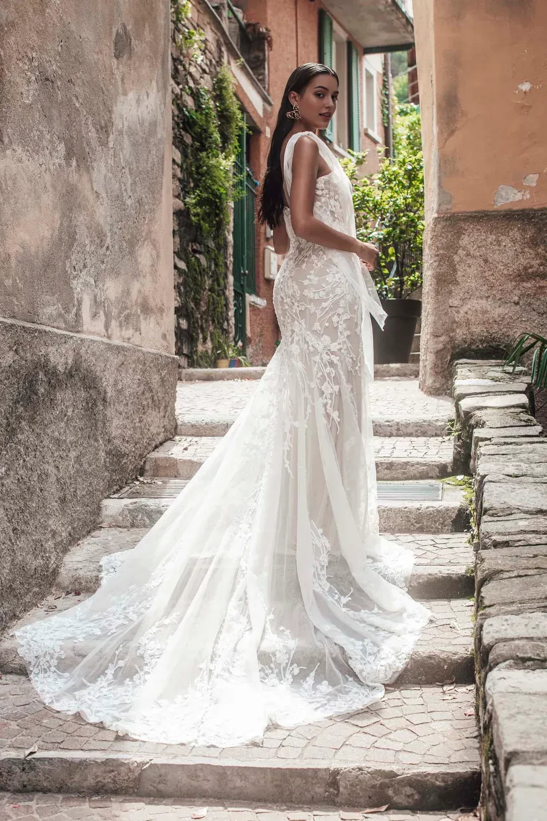 Whimsical Trumpet Sweetheart Neckline Bow Strap Open Back Floor Length Wedding Dress