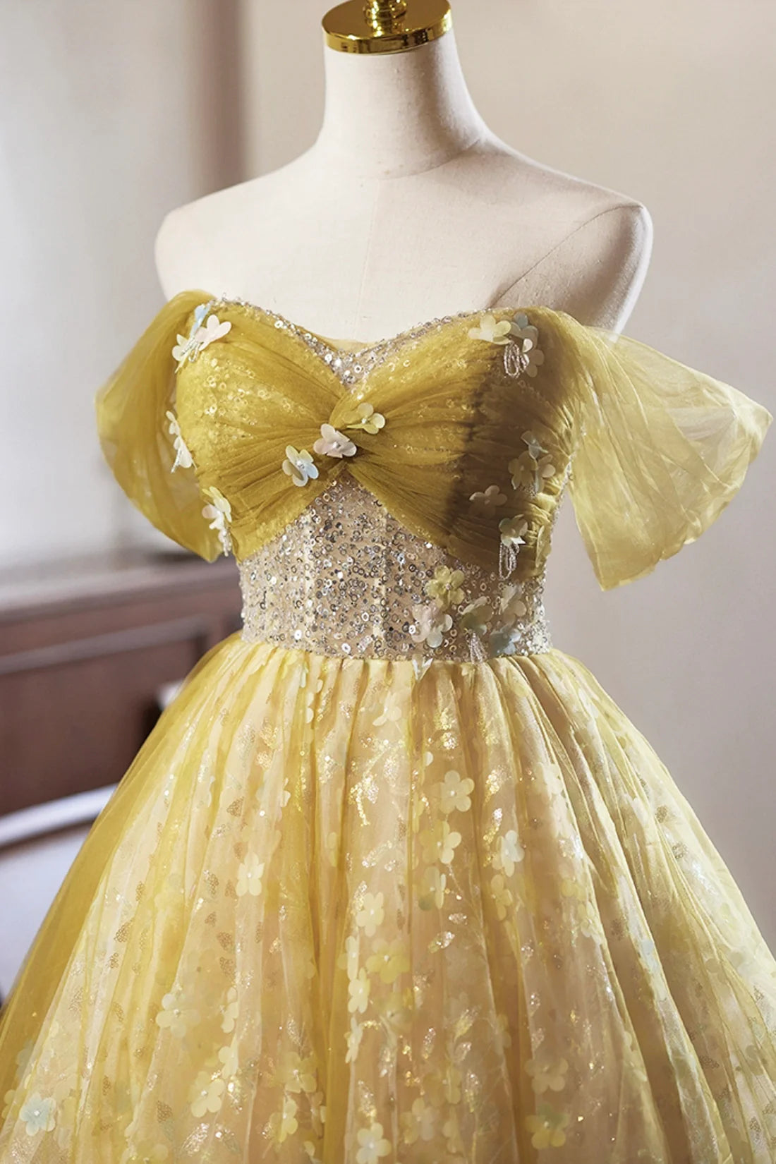 Yellow Floral Tulle Knee Length Lovely A-Line Prom Dress Off the Shoulder Evening Party Dress Homecoming Dresses