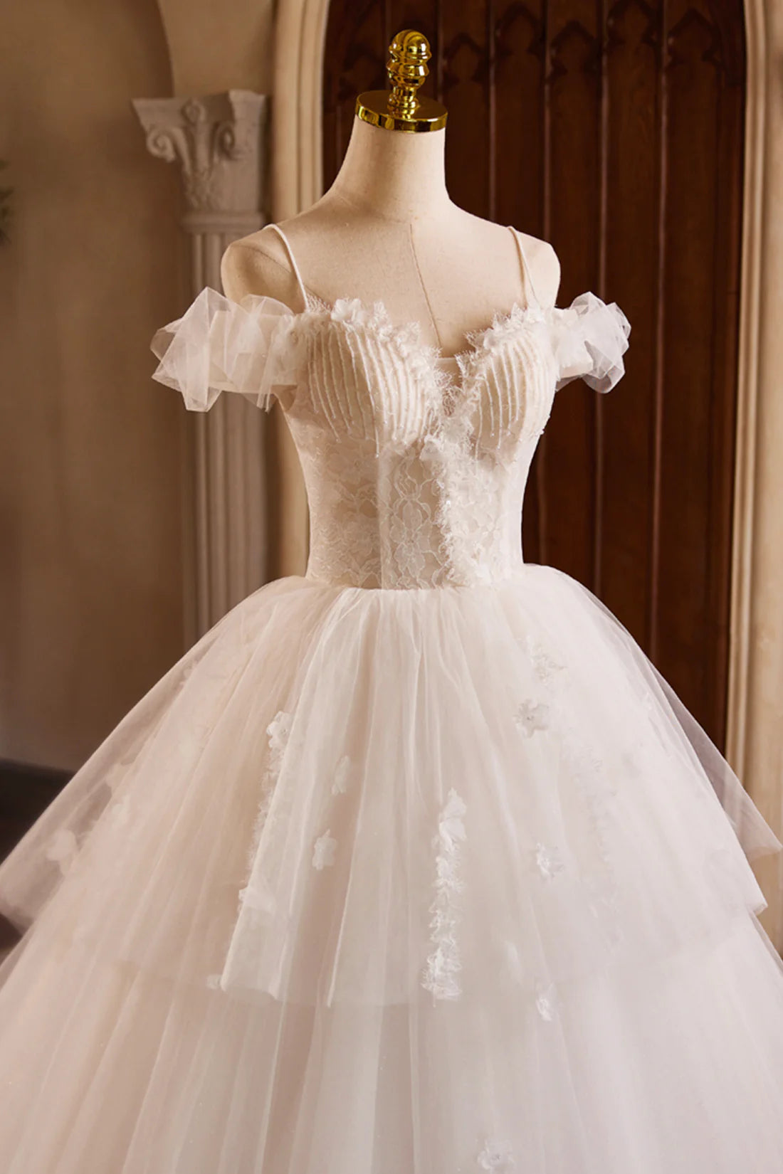 Light Champagne Floor Length A-Line Spaghetti Strap Lace Beaded Party Dress Formal Evening Dress Wedding Dresses