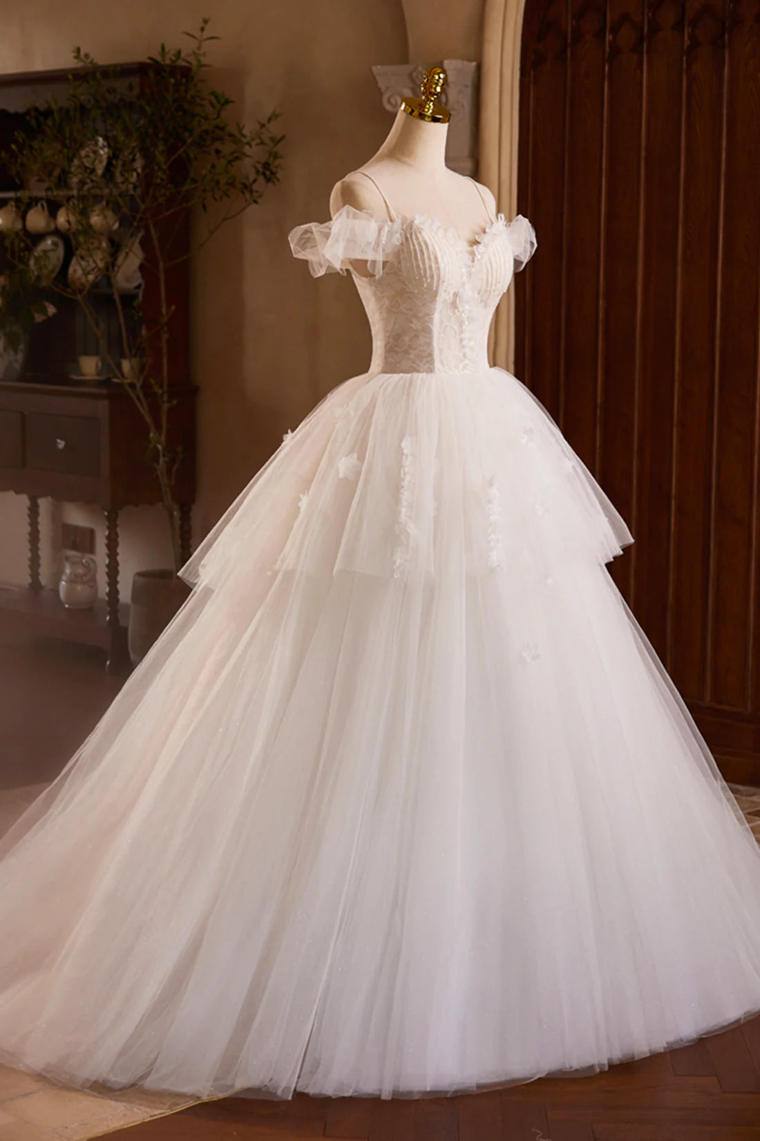 Light Champagne Floor Length A-Line Spaghetti Strap Lace Beaded Party Dress Formal Evening Dress Wedding Dresses